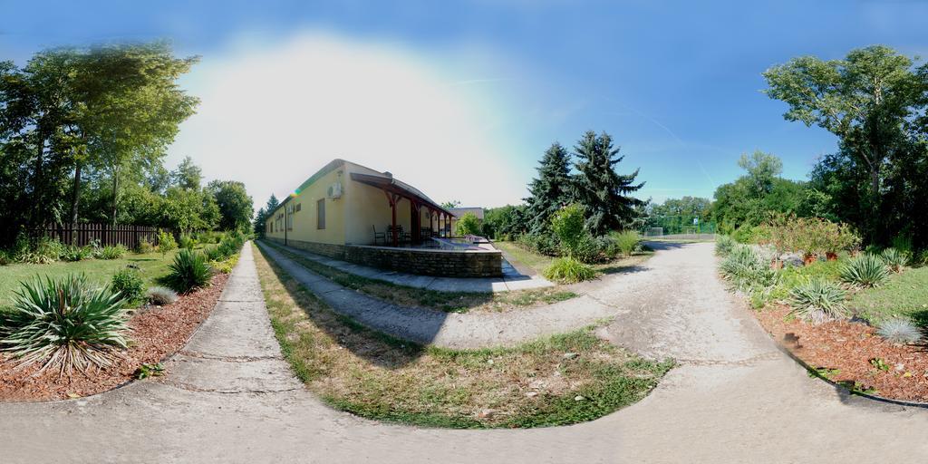 Fortuna Panzio Hotel Oroshaza Luaran gambar