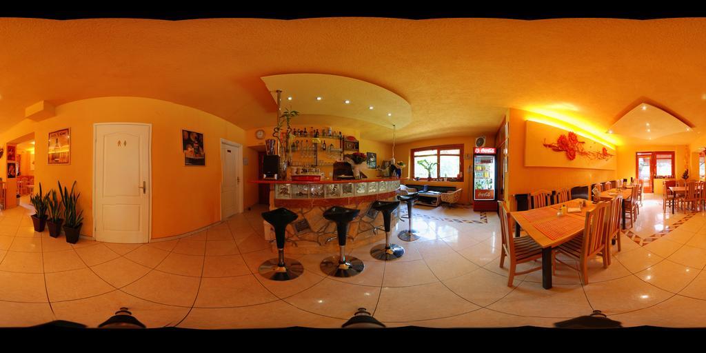 Fortuna Panzio Hotel Oroshaza Luaran gambar