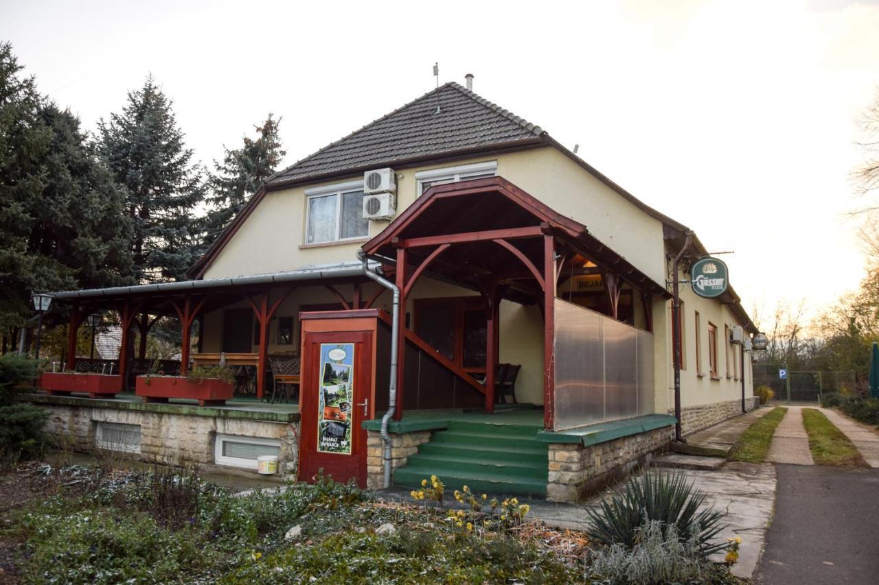 Fortuna Panzio Hotel Oroshaza Luaran gambar