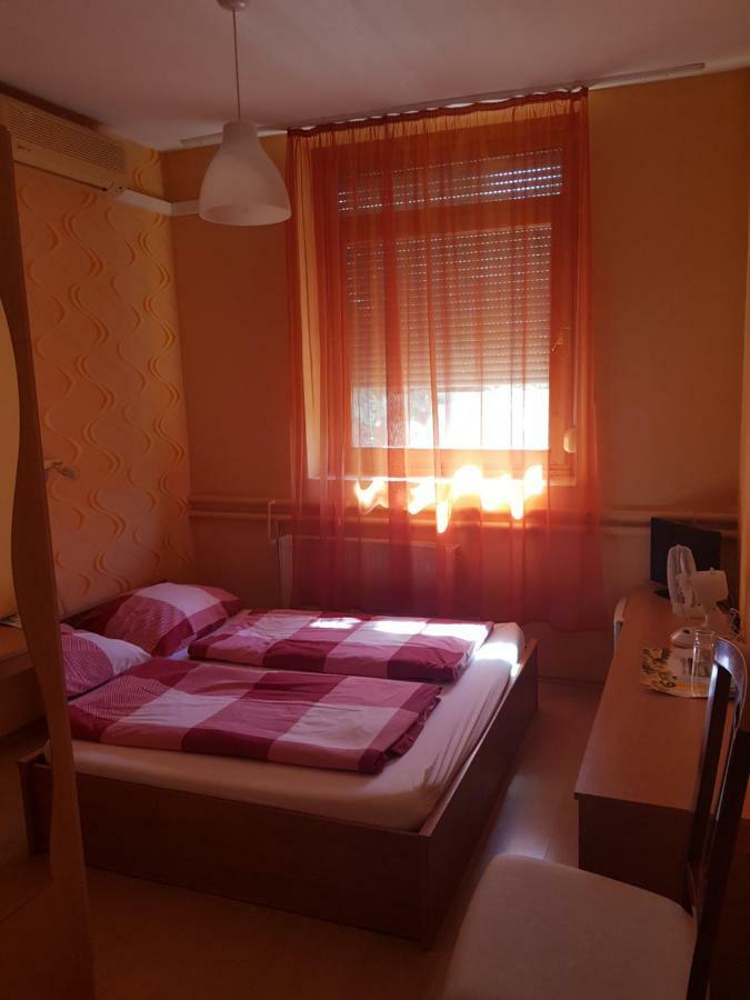 Fortuna Panzio Hotel Oroshaza Luaran gambar