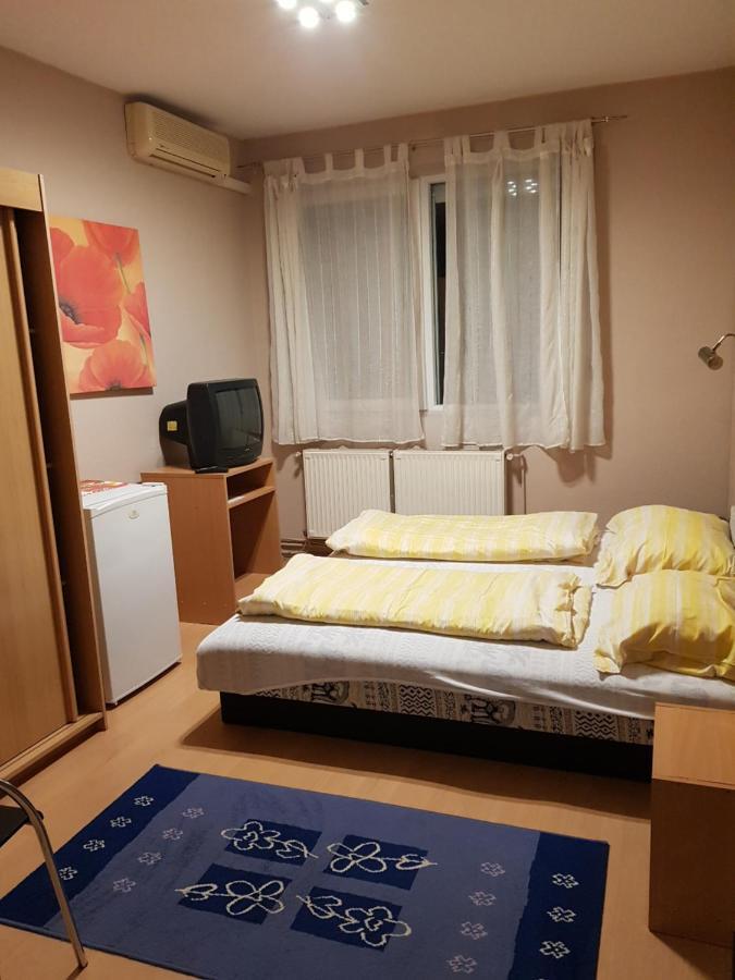 Fortuna Panzio Hotel Oroshaza Luaran gambar